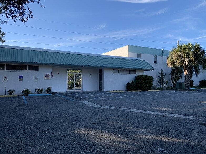 1933 Whitfield Park Loop, Sarasota, FL for sale - Building Photo - Image 1 of 1