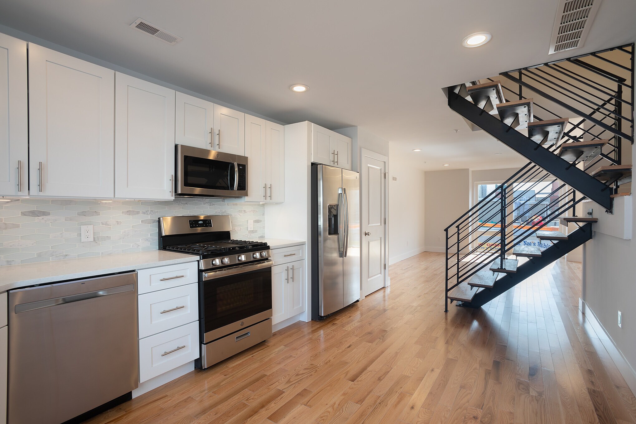 806 N 15th St, Philadelphia, PA for sale Interior Photo- Image 1 of 1