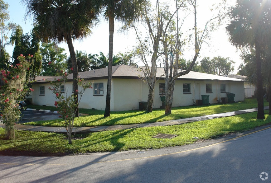 2750 NW 58th Ter, Fort Lauderdale, FL for sale - Primary Photo - Image 2 of 21