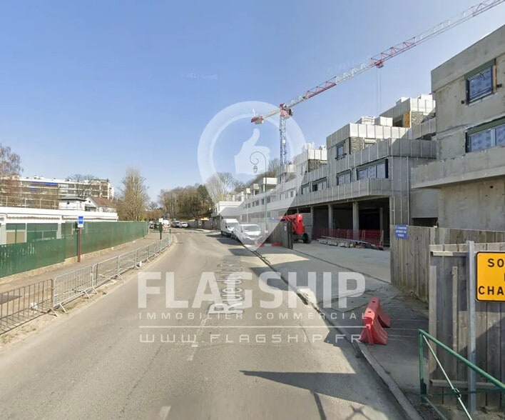 Retail in VILLE-D'AVRAY for lease - Construction Photo - Image 1 of 2