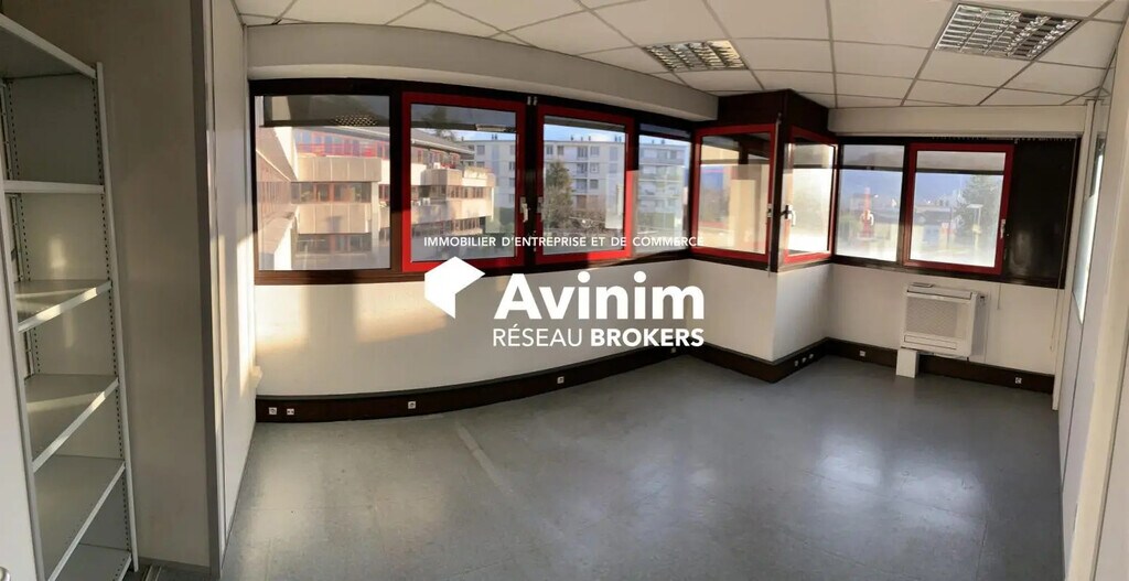Location Bureaux 456 m² - Photo 1