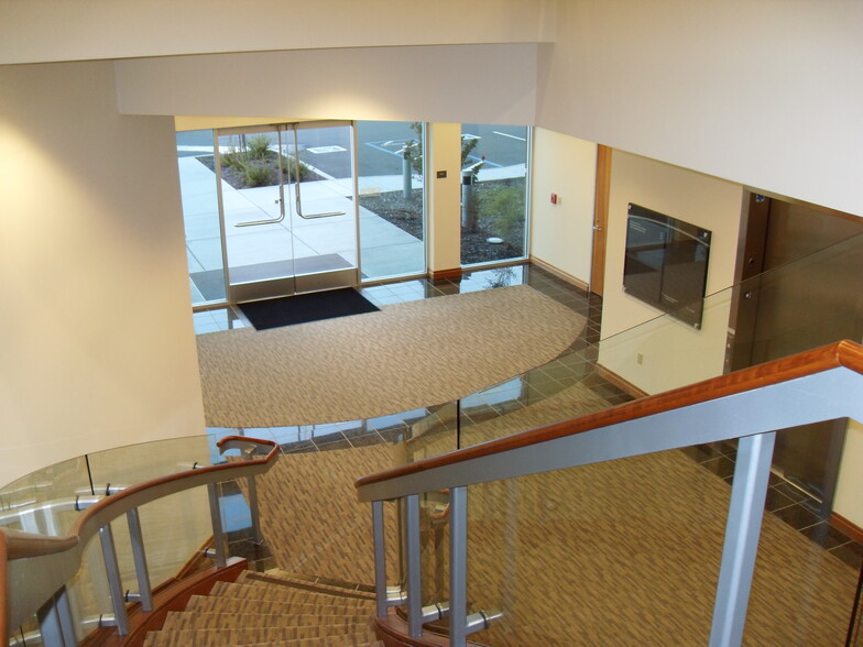 2480 Hilborn Rd, Fairfield, CA for lease - Lobby - Image 2 of 6