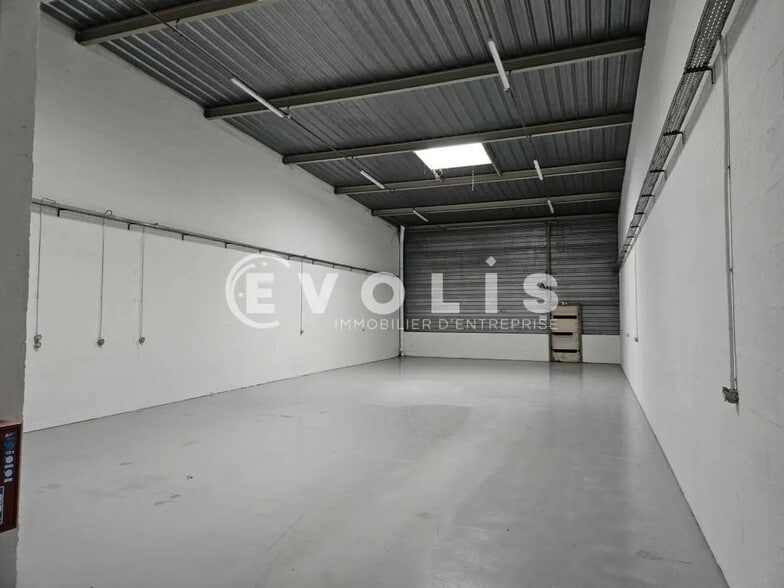 4 Route De Longjumeau, Chilly-Mazarin for lease - Interior Photo - Image 3 of 20