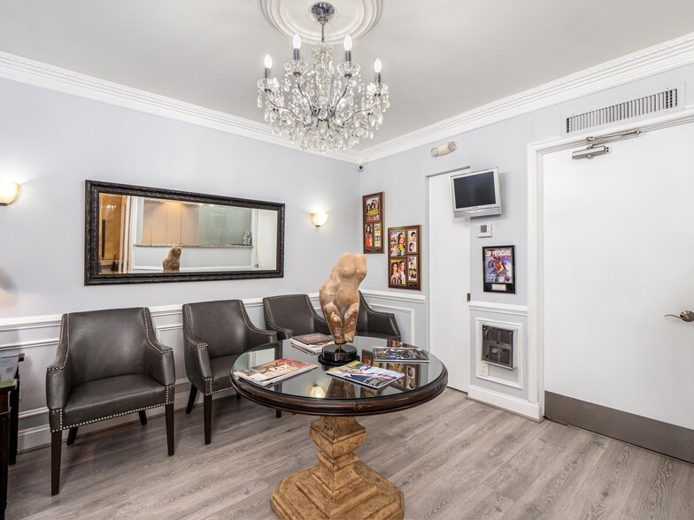 169 E 69th St, New York, NY for sale - Interior Photo - Image 3 of 16