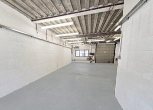 Hazel Rd, Southampton for lease Interior Photo- Image 1 of 5