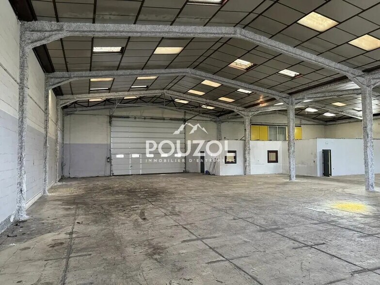 Flex in Clermont-Ferrand for lease - Interior Photo - Image 1 of 12