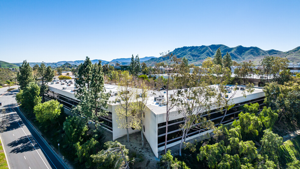 5743 Corsa Ave, Westlake Village, CA for sale - Building Photo - Image 1 of 1