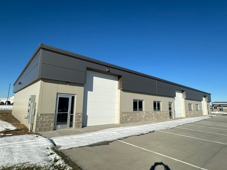 1814 Pine St, Seward, NE for lease - Building Photo - Image 1 of 1
