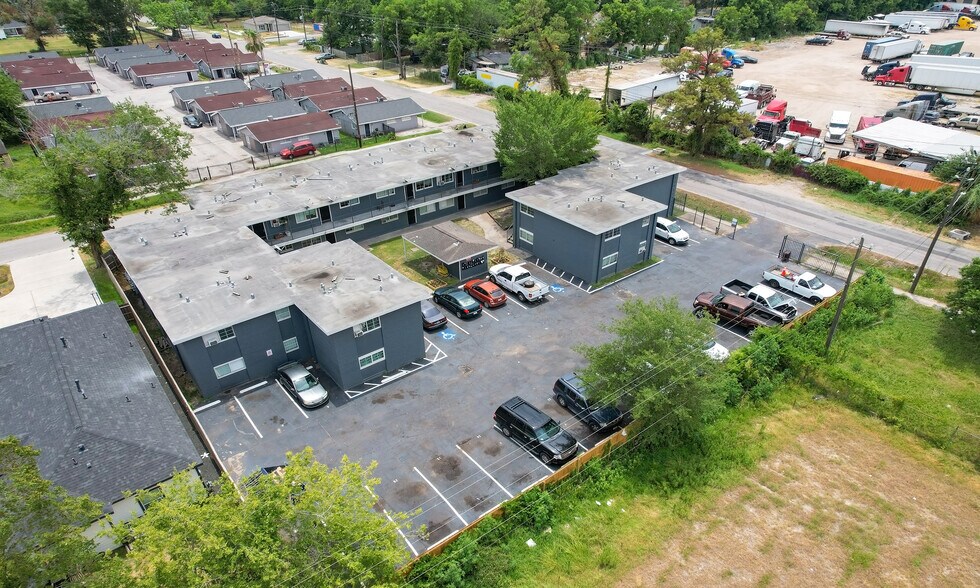 4525 Weaver Rd, Houston, TX 77016