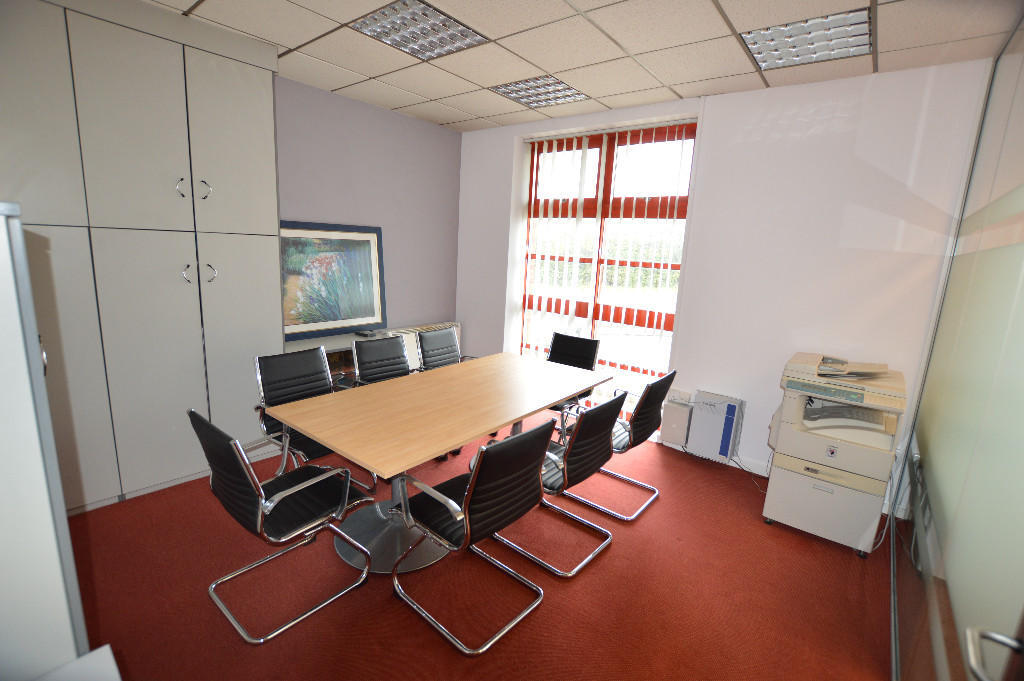 Claro Rd, Harrogate for lease Building Photo- Image 1 of 8