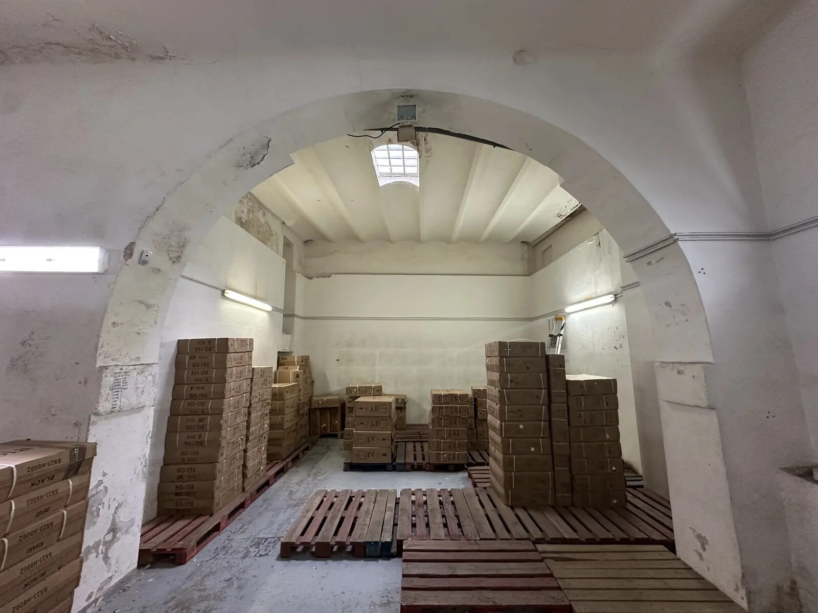 Flex in Marseille for sale Interior Photo- Image 1 of 6