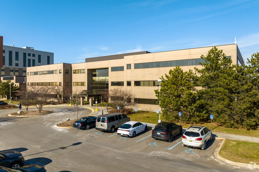 11900 E Twelve Mile Rd, Warren, MI for lease - Building Photo - Image 1 of 6