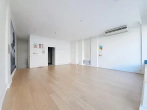 Retail in Paris for lease Building Photo- Image 2 of 3