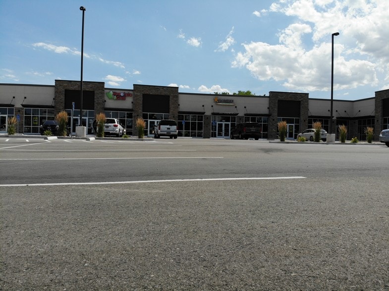 8800-8860 S Redwwod Rd, West Jordan, UT for lease - Building Photo - Image 2 of 21