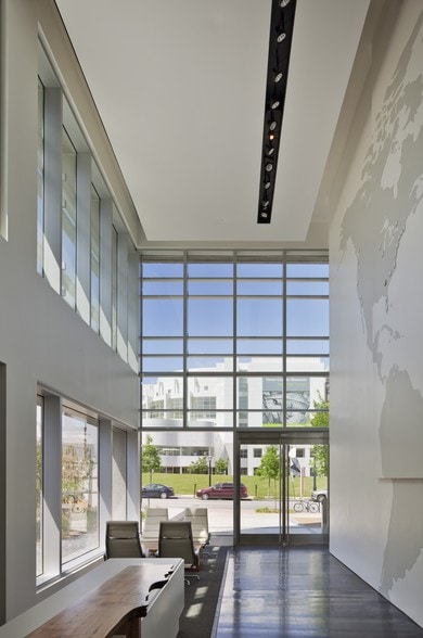 1315 Peachtree St NE, Atlanta, GA for lease - Lobby - Image 3 of 7