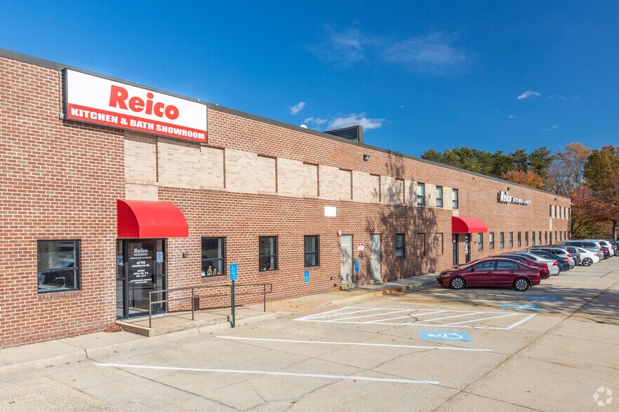 6790 Commercial Dr, Springfield, VA for lease - Building Photo - Image 3 of 4
