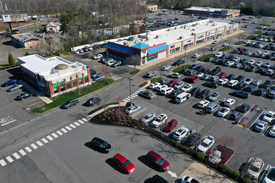 18 Highway 9, Morganville, NJ for lease - Building Photo - Image 1 of 9