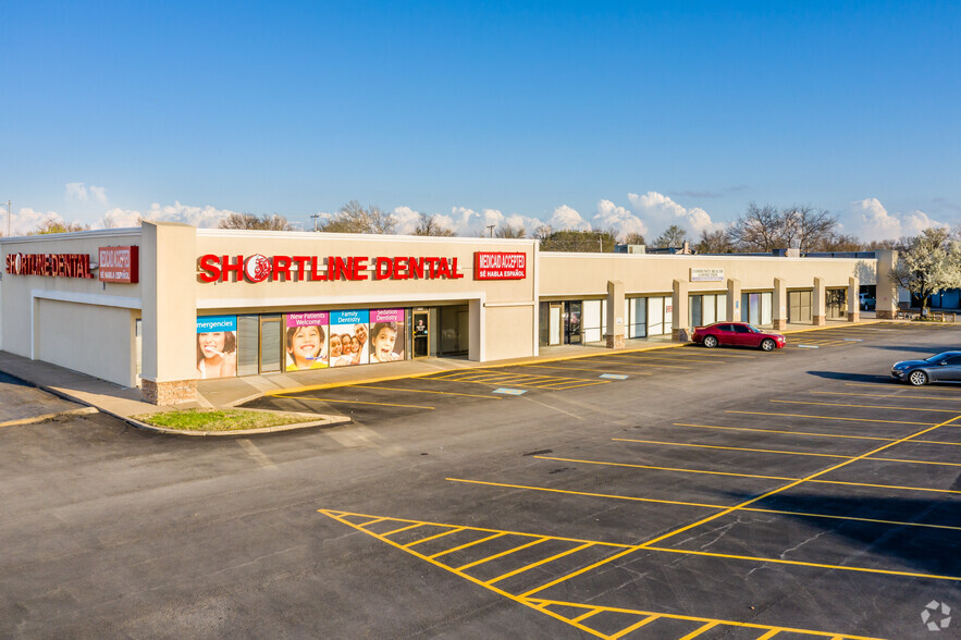 9902-9912 E 21st St, Tulsa, OK for lease - Building Photo - Image 2 of 8