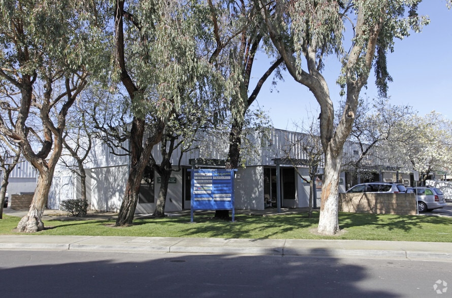 2111-2133 Research Dr, Livermore, CA for lease - Building Photo - Image 2 of 8