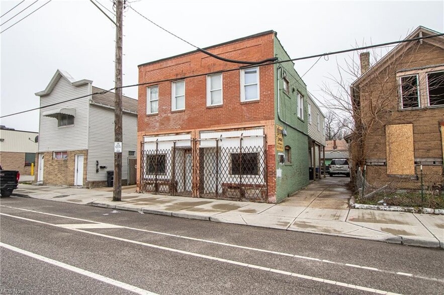 6818 Lorain Ave, Cleveland, OH for lease - Primary Photo - Image 1 of 9