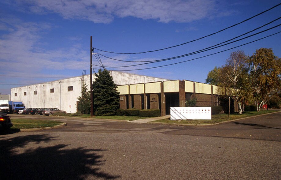 90 Triangle Blvd, Carlstadt, NJ for lease - Building Photo - Image 2 of 10