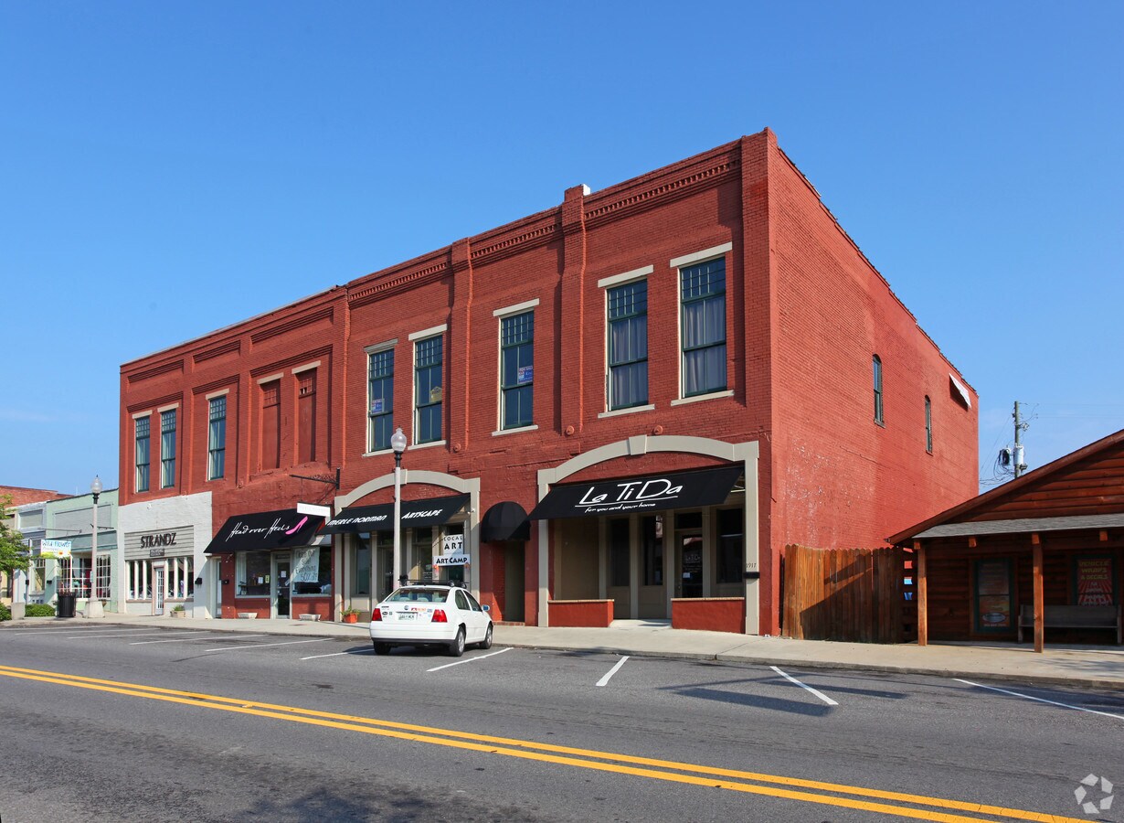 1915 Cogswell Ave, Pell City, AL 35125