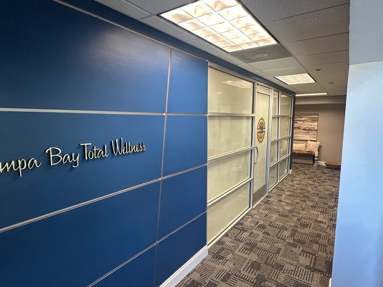 300 S Hyde Park Ave, Tampa, FL for sale - Building Photo - Image 3 of 12