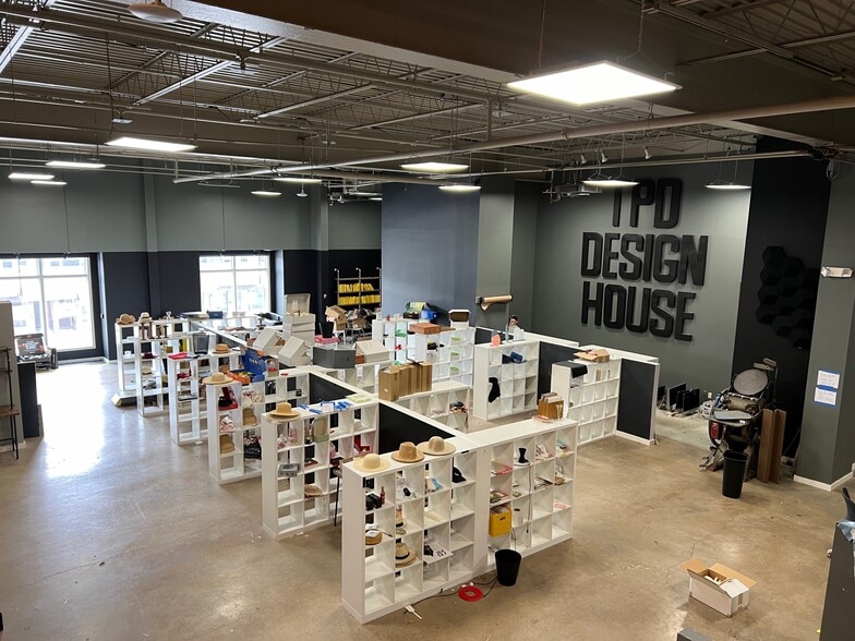 163-165 E Lancaster Ave, Wayne, PA for lease - Building Photo - Image 1 of 6