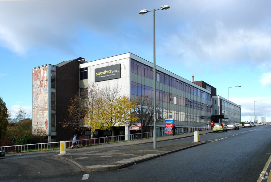 Kingsway, Burnley for sale - Building Photo - Image 3 of 13