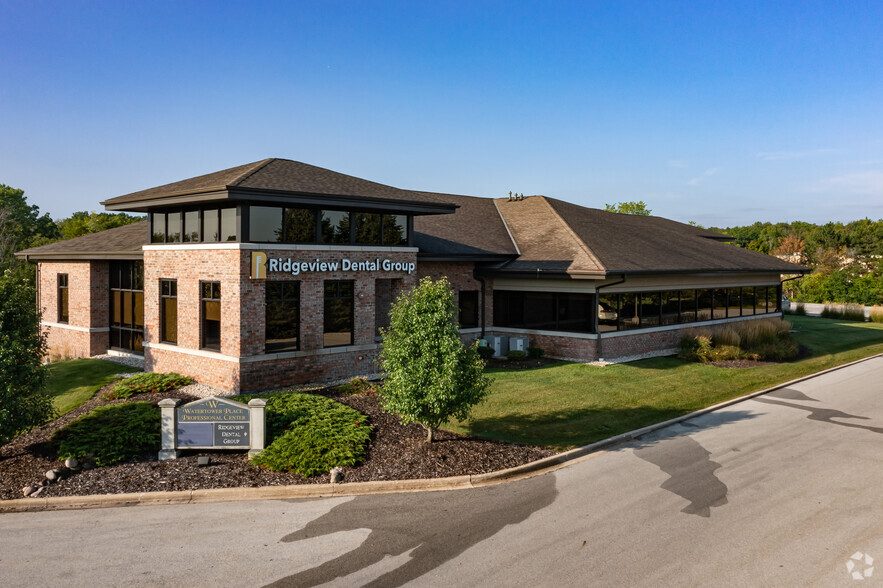 W178 N9201 Water Tower Pl, Menomonee Falls, WI for sale - Building Photo - Image 1 of 1