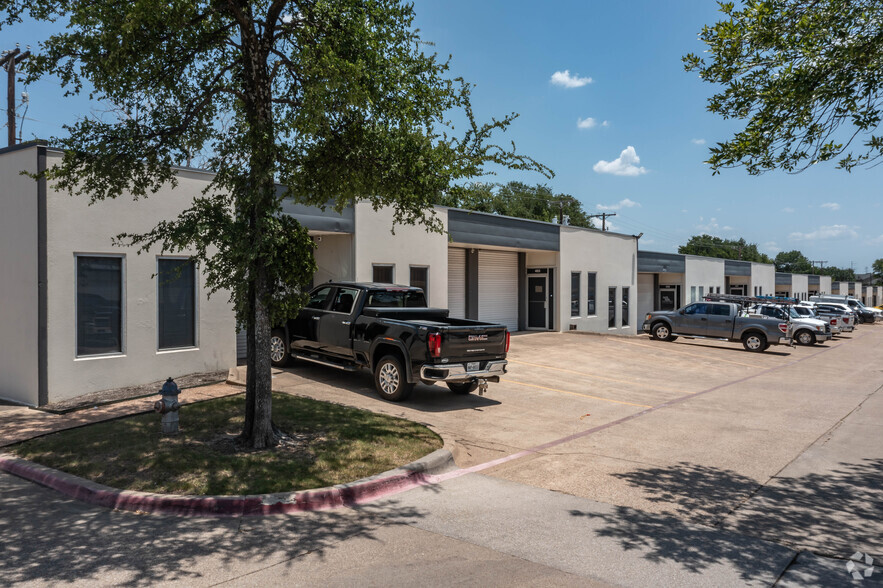 15330 Lyndon B Johnson Fwy, Mesquite, TX for lease - Primary Photo - Image 2 of 4