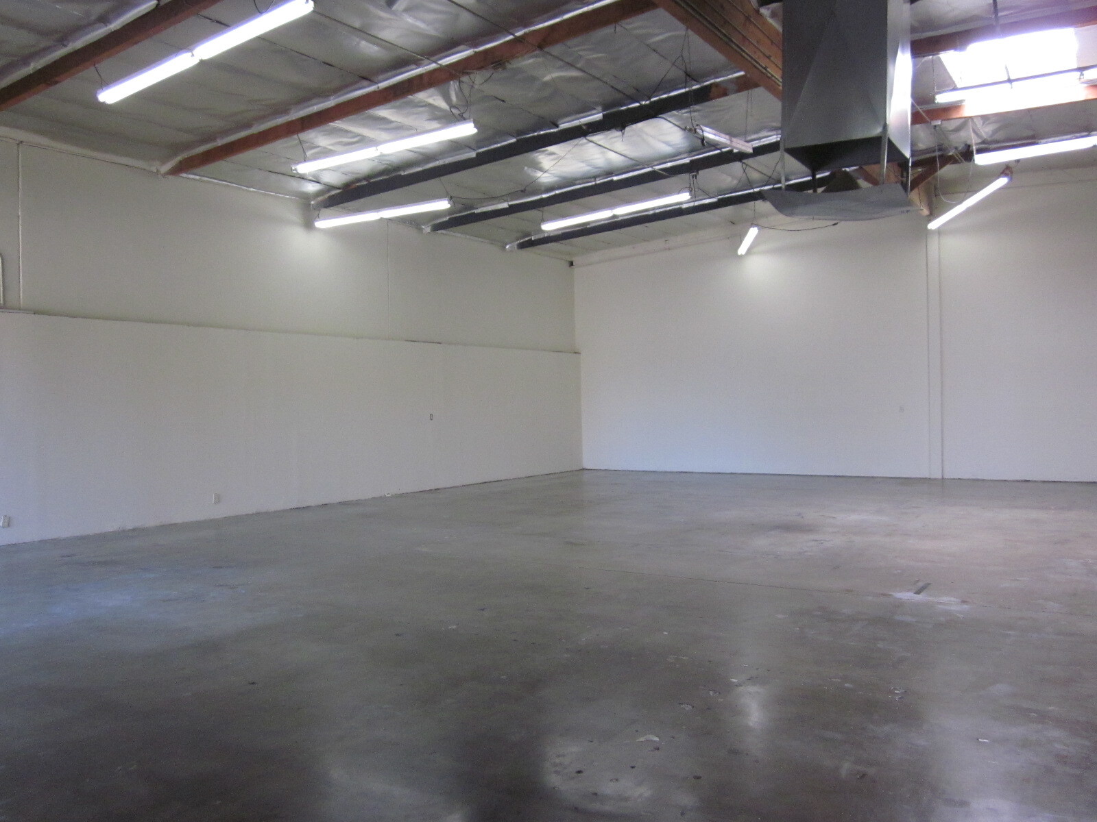 9001 Oso Ave, Chatsworth, CA for lease Interior Photo- Image 1 of 5