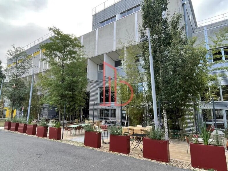 Office in Bègles for lease - Building Photo - Image 1 of 6