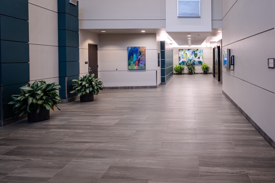 6750 N MacArthur Blvd, Irving, TX for lease - Building Photo - Image 3 of 6