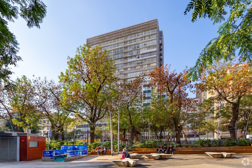 Plaça de Gal.La Placídia, 1, Barcelona, Barcelona for lease - Building Photo - Image 2 of 7