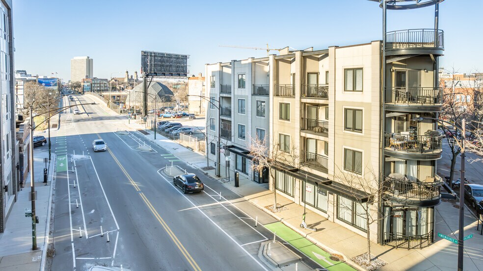 875 N Milwaukee Ave, Chicago, IL for lease - Building Photo - Image 3 of 6