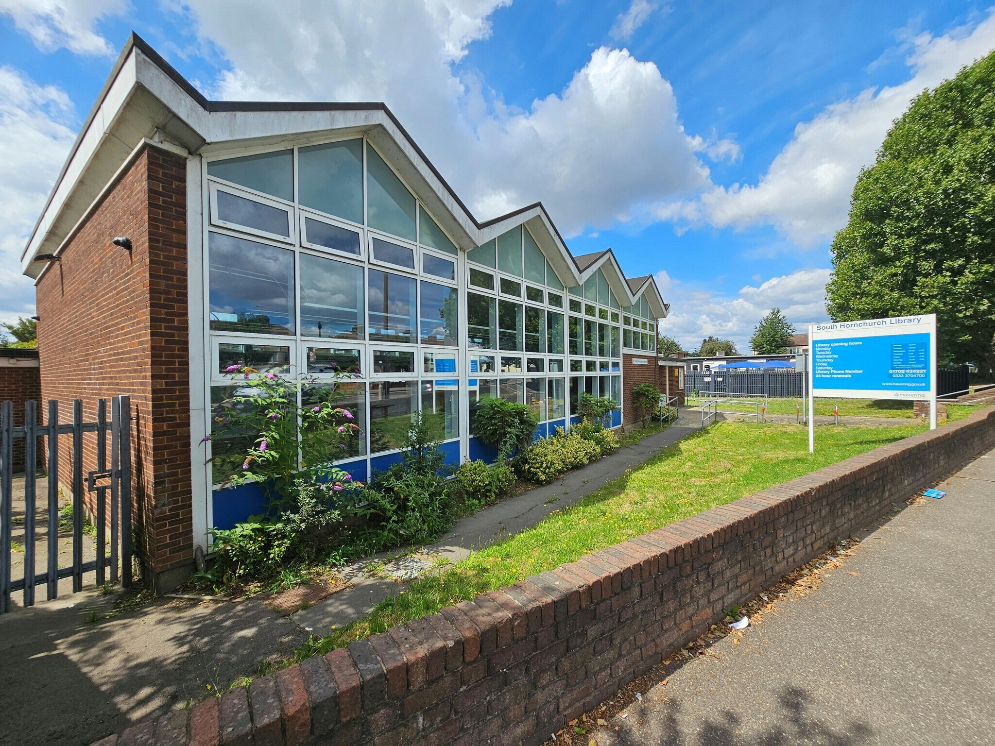 Rainham Rd, Rainham for sale Building Photo- Image 1 of 13