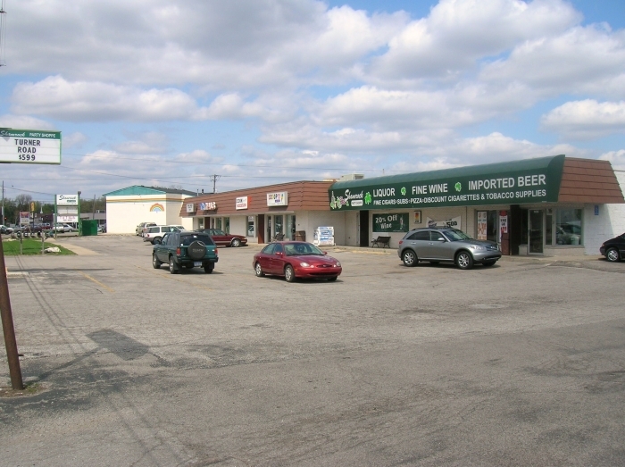 103-107 S Center Rd, Saginaw, MI for lease Primary Photo- Image 1 of 5