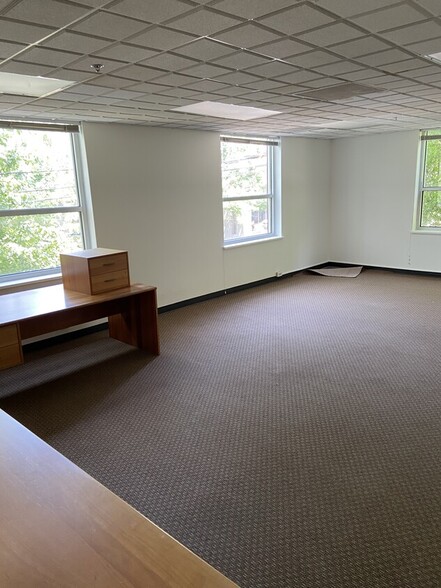 1120 SE Main St, Portland, OR for lease - Interior Photo - Image 2 of 9