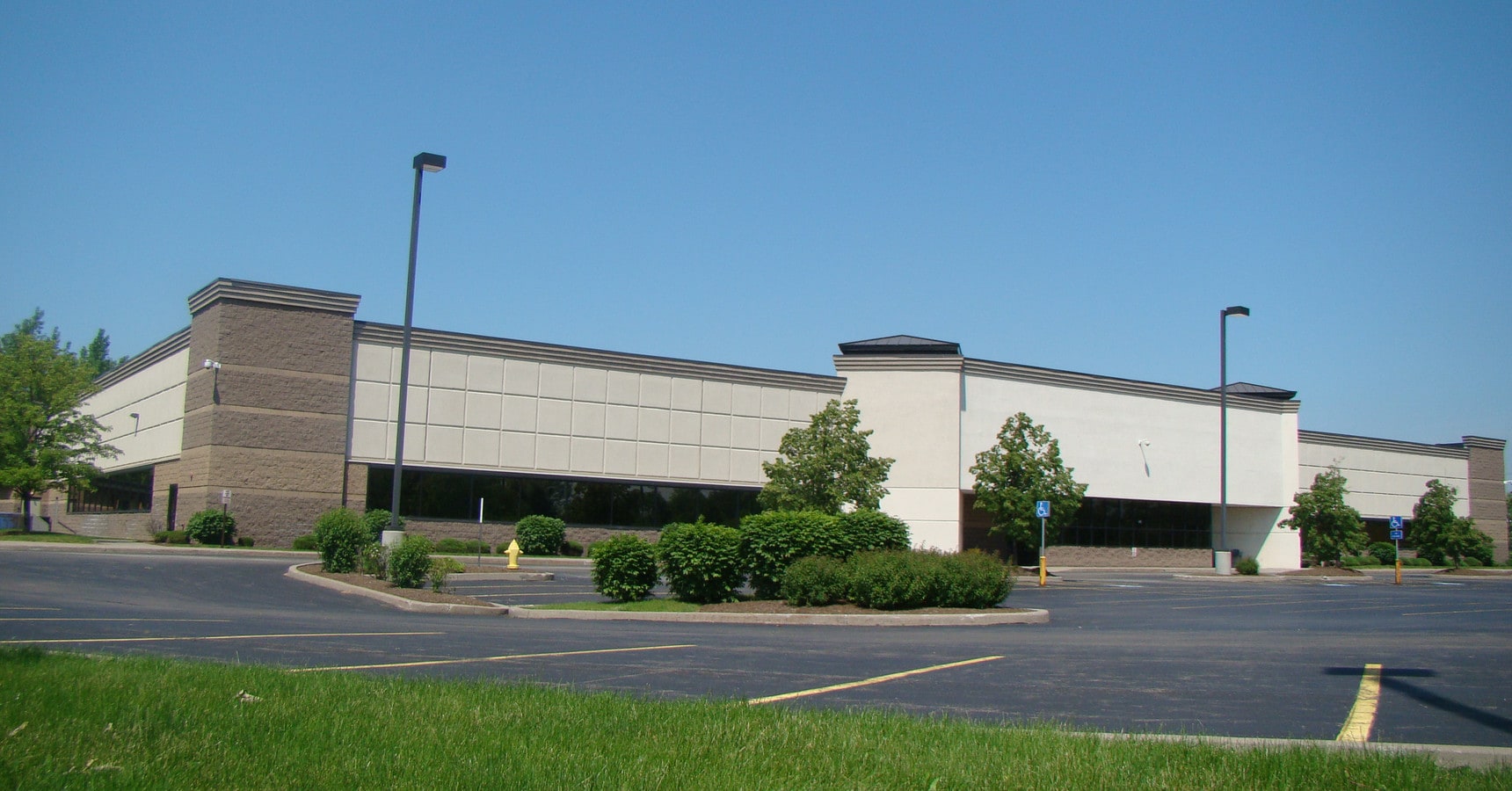 155 Bellwood Dr, Greece, NY 14606