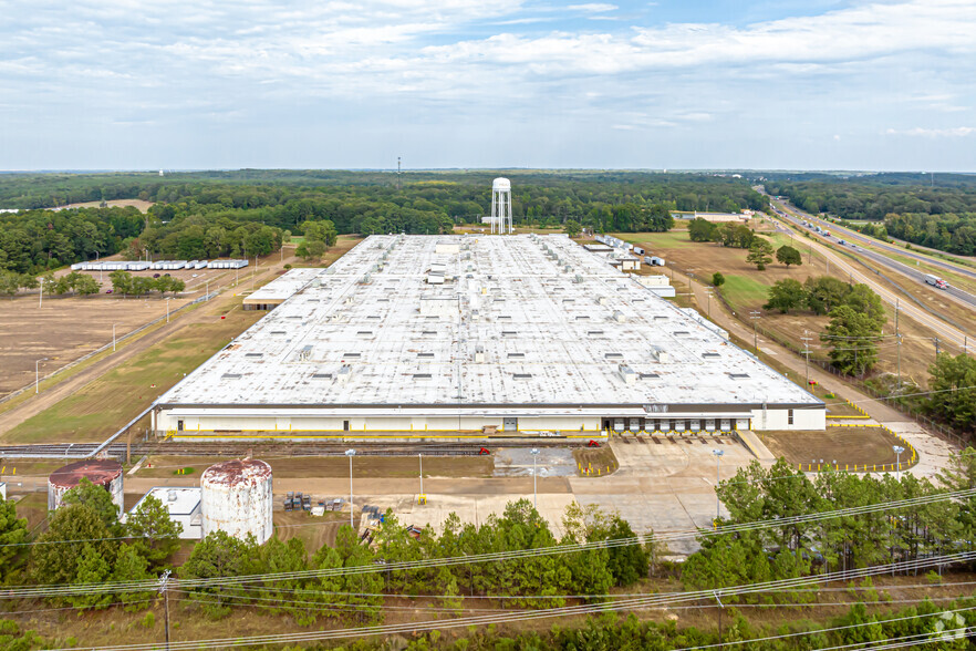 1001 Industrial Park Dr, Clinton, MS for sale - Building Photo - Image 1 of 24