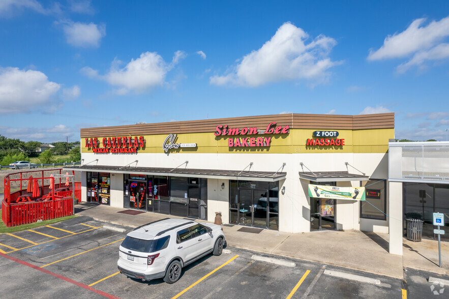 2700 Pecan St W, Pflugerville, TX for lease - Building Photo - Image 1 of 5