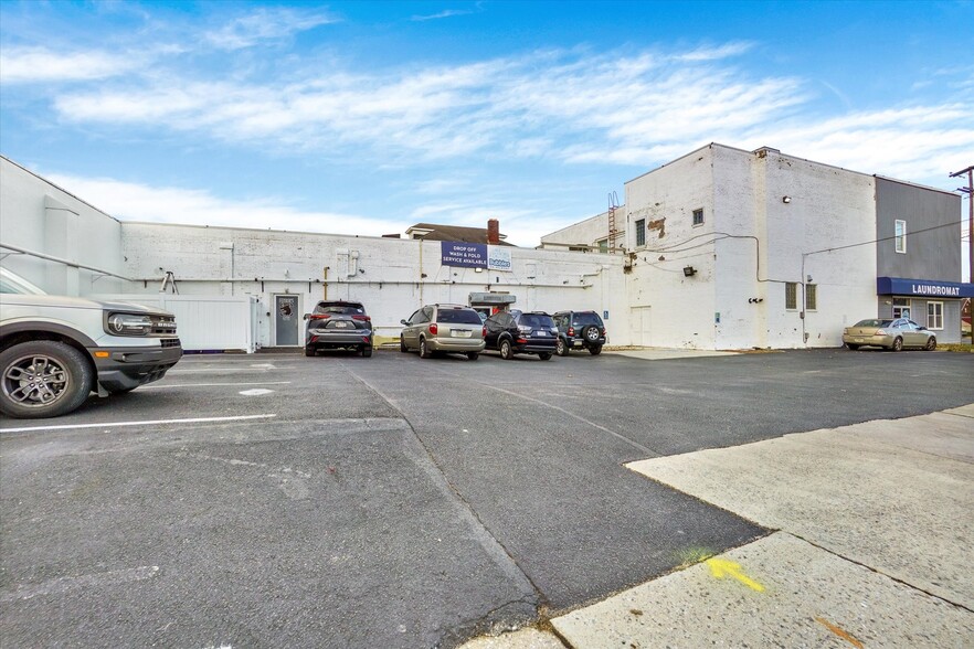 1638 E Market St, York, PA for sale - Building Photo - Image 2 of 20