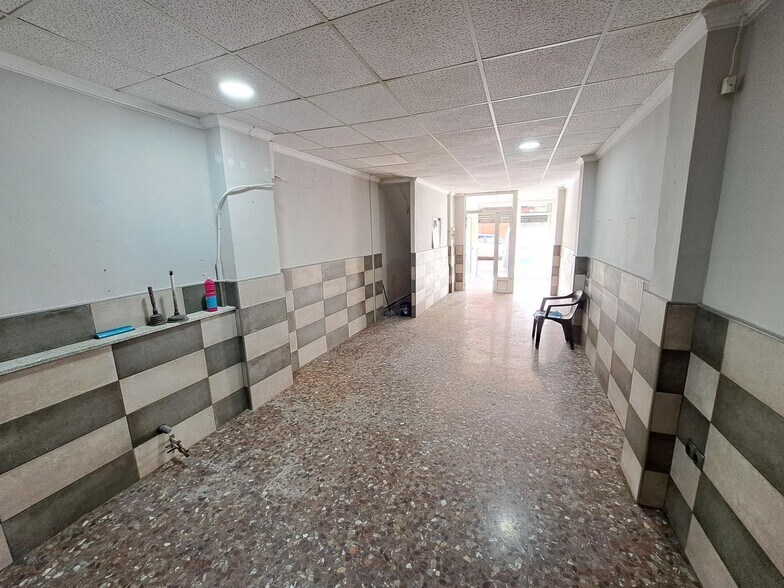 Retail in Alzira for lease - Building Photo - Image 2 of 11