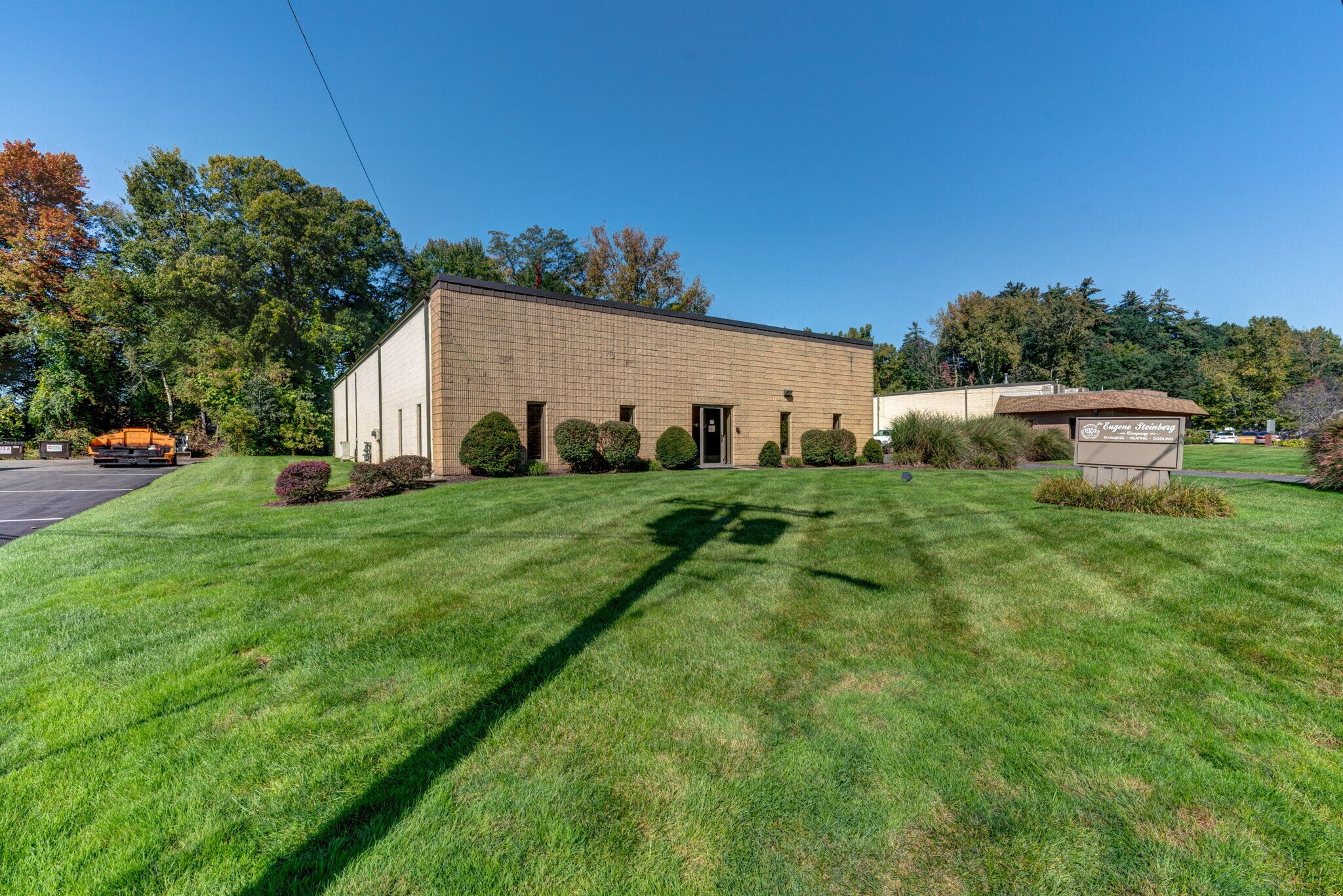 35 Barber Pond Rd, Bloomfield, CT for sale Building Photo- Image 1 of 1