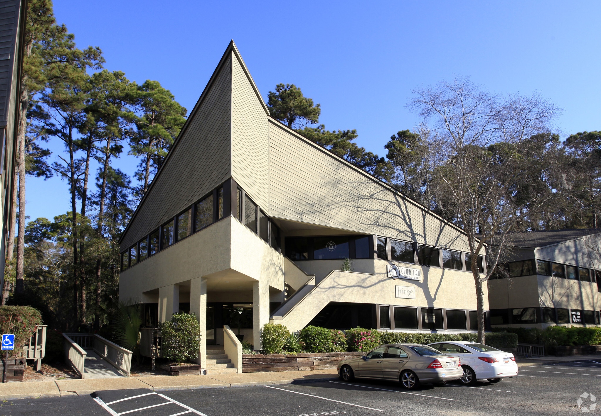 38 New Orleans Rd, Hilton Head Island, SC for lease Primary Photo- Image 1 of 10