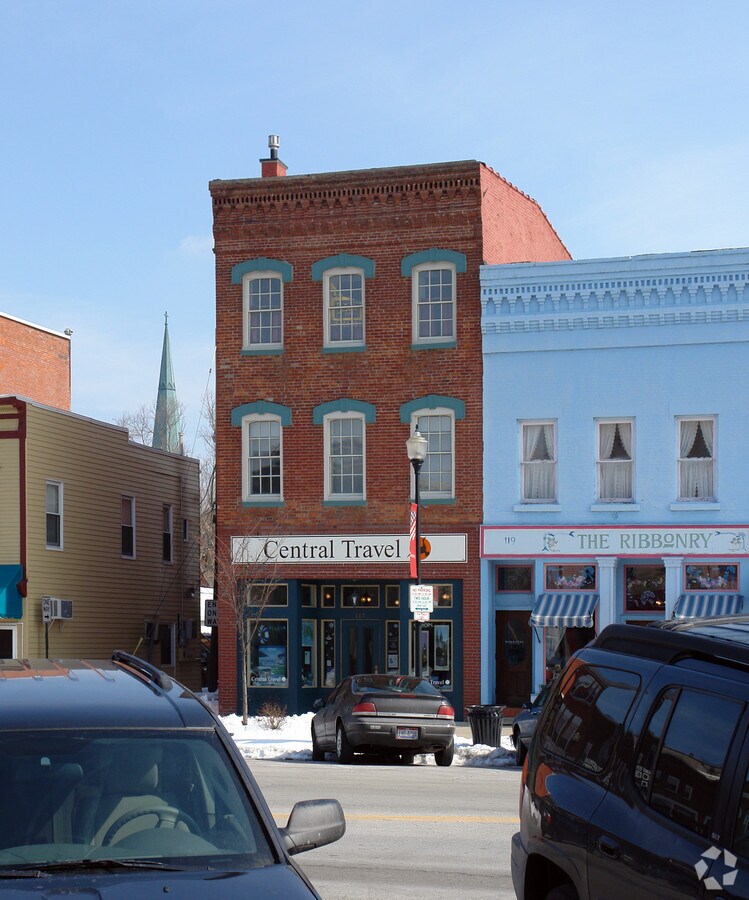 117 Louisiana Ave, Perrysburg, OH 43551