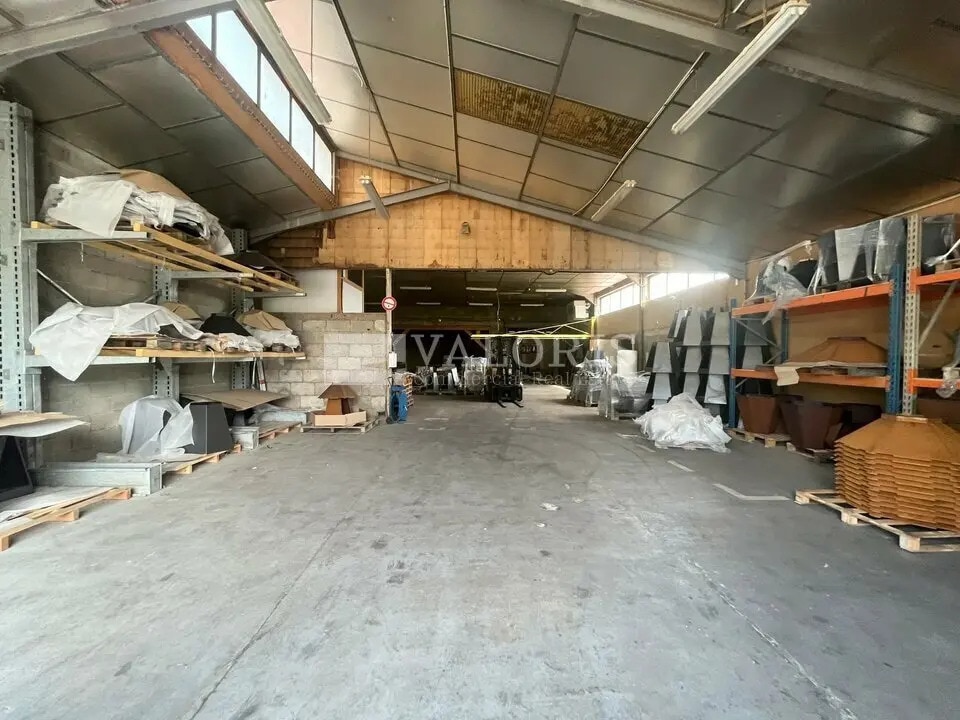 Flex in Lentilly for lease Building Photo- Image 1 of 5