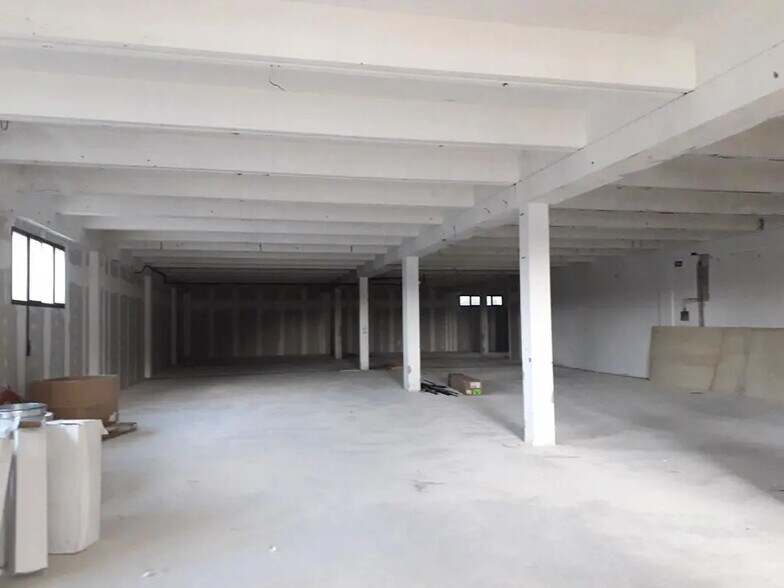 Industrial in Besançon for lease - Interior Photo - Image 3 of 5