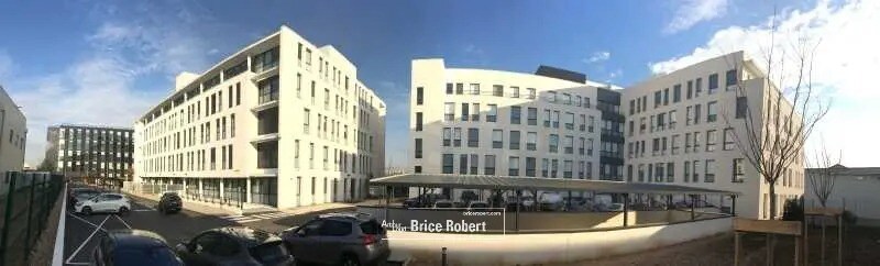 Office in Villeurbanne for lease - Building Photo - Image 3 of 6